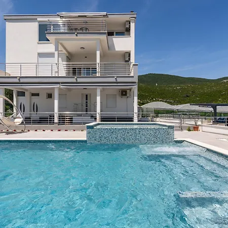 Apartment Family Harmony Plano